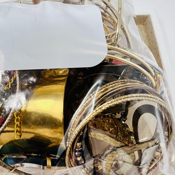 Vintage & Modern Gold Tone Mixed Metals Wearable  Bracelet Jewelry Lot 2lbs - Picture 6 of 13